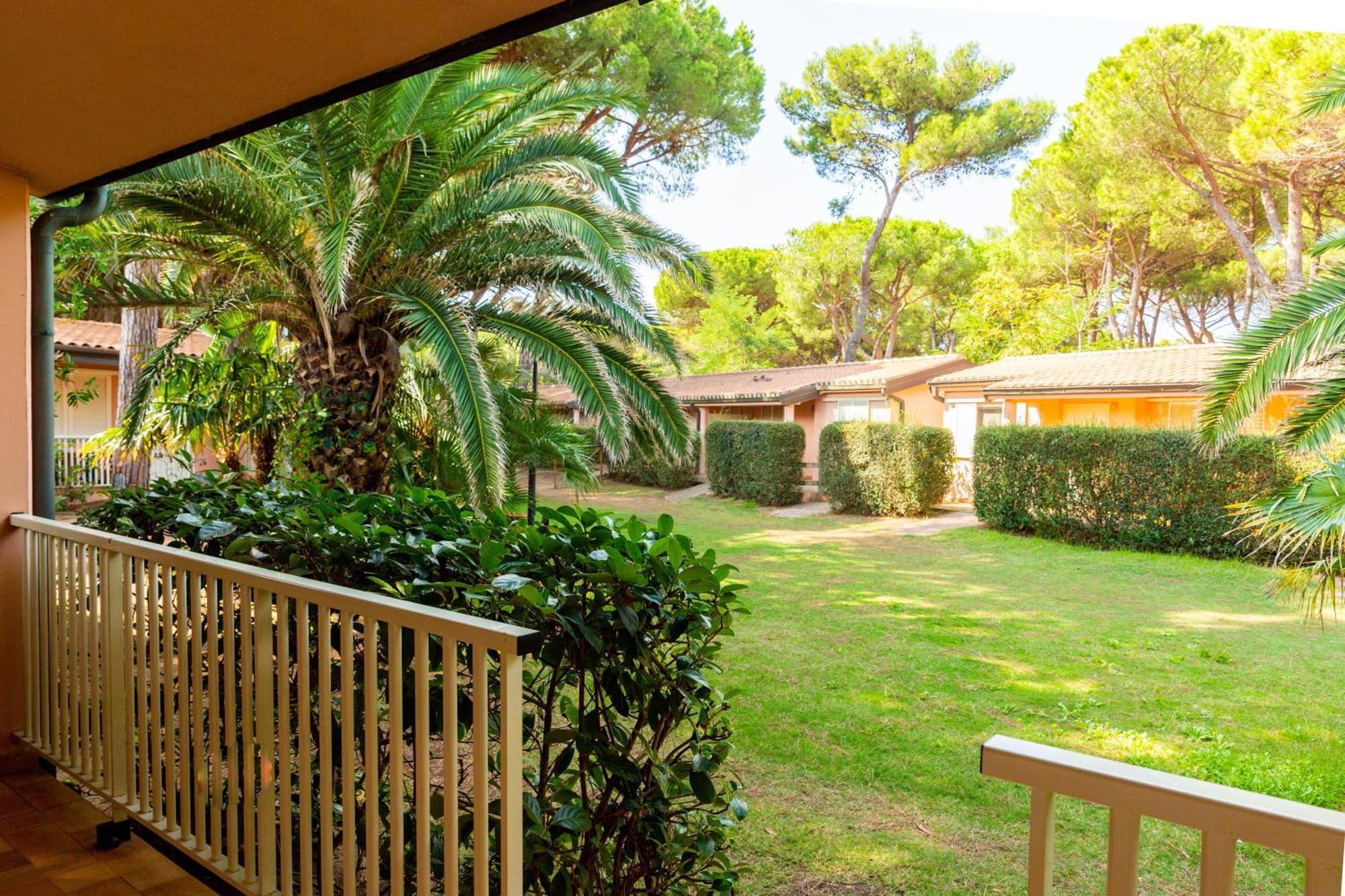 Gitavillage Argentario Albinia Kültér fotó The garden of the villa