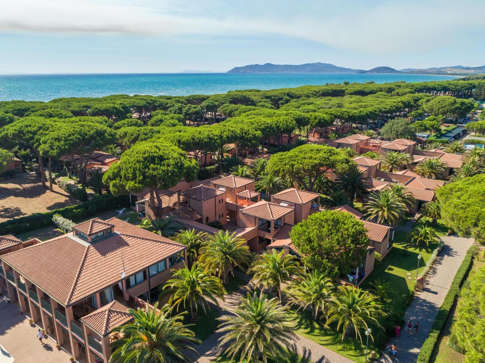 Gitavillage Argentario Albinia Kültér fotó Aerial view of the resort