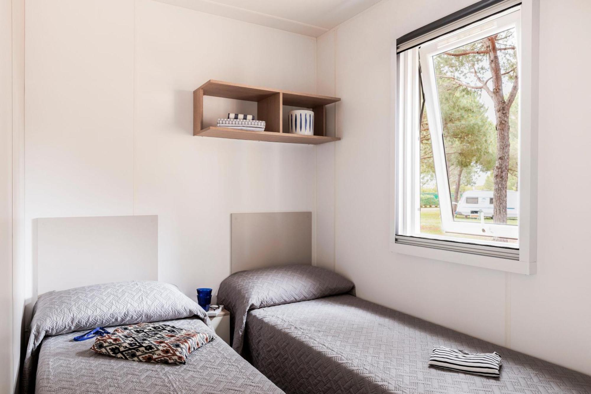 Gitavillage Argentario Albinia Kültér fotó A bedroom in a mobile home