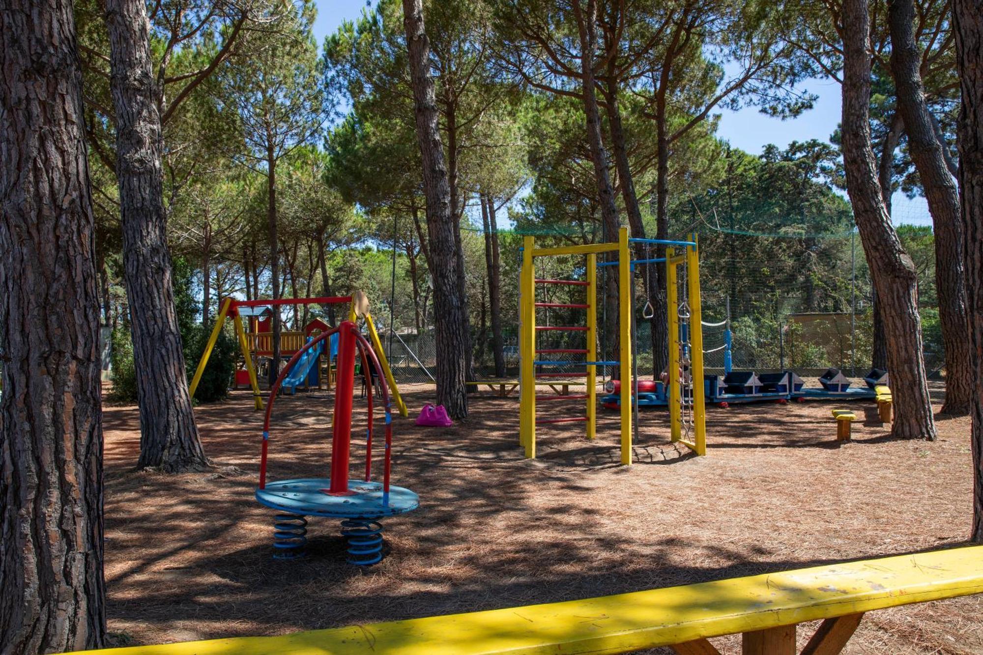 Gitavillage Argentario Albinia Kültér fotó Playground in the park